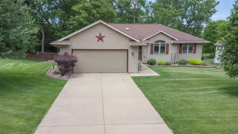 920 Mesa Dr, Freeport, IL 61032