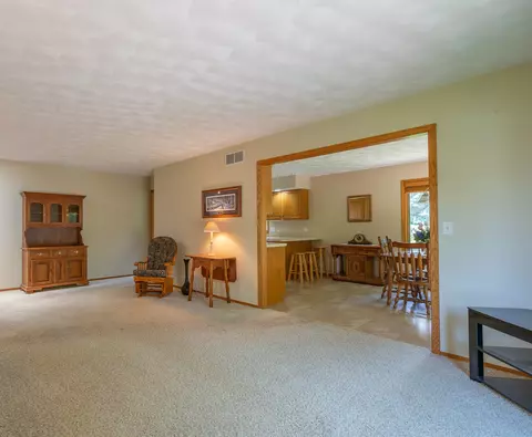 920 Mesa Dr, Freeport, IL 61032 photo 4