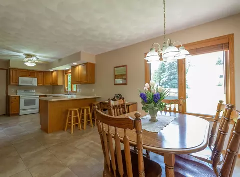920 Mesa Dr, Freeport, IL 61032 photo 5