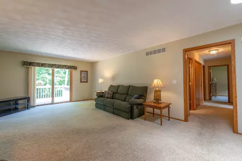 920 Mesa Dr, Freeport, IL 61032 photo 8