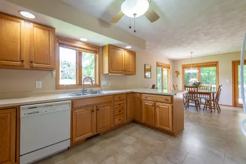 920 Mesa Dr, Freeport, IL 61032 photo 6