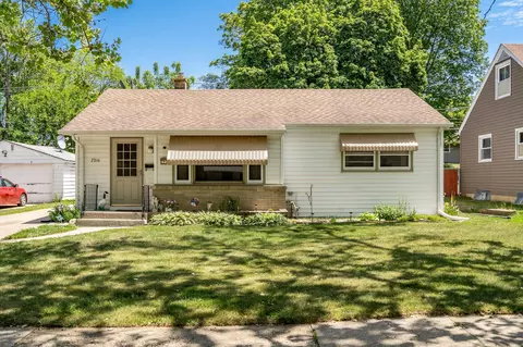 2216 Colorado Ave, Rockford, IL 61108