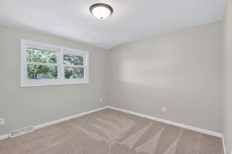Bedroom - 8406 Nolan St, Harvard, IL 60033 photo 5 of 6