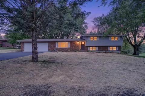 8406 Nolan St, Harvard, IL 60033