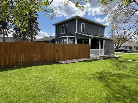 732 W 2nd St, Byron, IL 61010