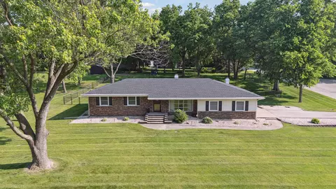 5609 Thompson Dr, Roscoe, IL 61073