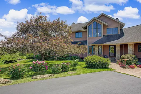 Exterior - 431 E Stadel Rd, Elizabeth, IL 61028 photo 3 of 14