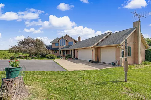 Exterior - 431 E Stadel Rd, Elizabeth, IL 61028 photo 4 of 14