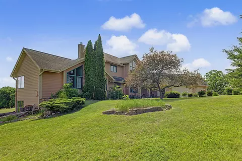 Exterior - 431 E Stadel Rd, Elizabeth, IL 61028 photo 5 of 14