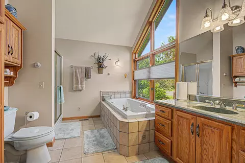 Bath - 431 E Stadel Rd, Elizabeth, IL 61028 photo 2 of 5