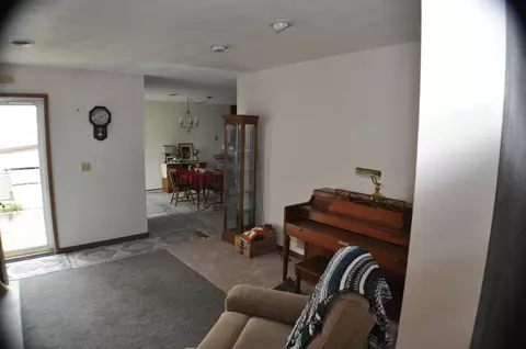 Living - 3214 W Carthage Apt 2 Dr, Freeport, IL 61032 photo 1 of 2