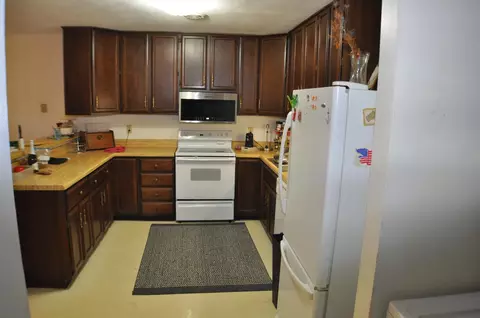 Kitchen - 3214 W Carthage Apt 2 Dr, Freeport, IL 61032 photo 1 of 1