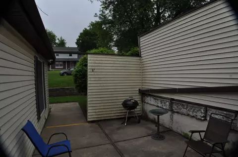 Exterior - 3214 W Carthage Apt 2 Dr, Freeport, IL 61032 photo 4 of 5