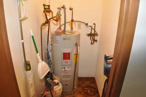 Other - 3214 W Carthage Apt 2 Dr, Freeport, IL 61032 photo 4 of 4