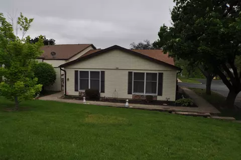 3214 W Carthage Dr, Freeport, IL 61032