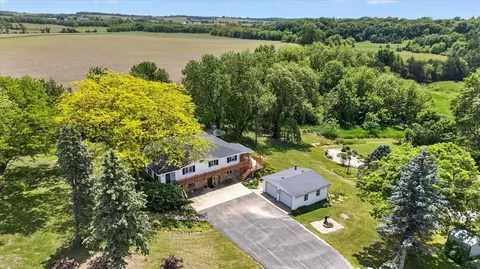 8443 E Farm School Rd, Rock City, IL 61070