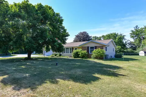5859 Hugh Dr, South Beloit, IL 61080