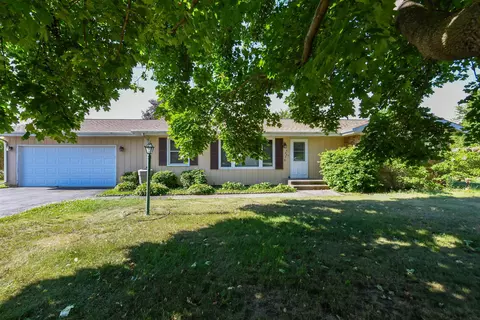 5859 Hugh Dr, South Beloit, IL 61080