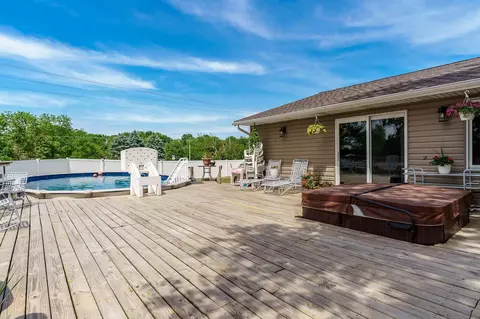 Exterior - 10444 Rock Ln, Roscoe, IL 61073 photo 7 of 15