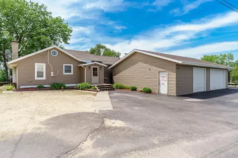 10444 Rock Ln, Roscoe, IL 61073