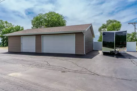 Exterior - 10444 Rock Ln, Roscoe, IL 61073 photo 4 of 15