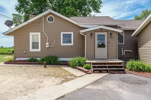 Exterior - 10444 Rock Ln, Roscoe, IL 61073 photo 2 of 15