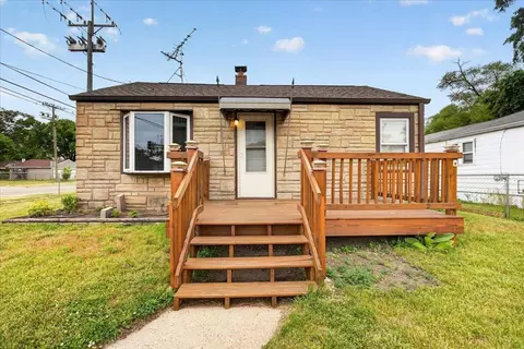 302 Harlem Rd, Machesney Park, IL 61115