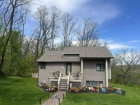 39 Valleywood Ln, Galena, IL 61036