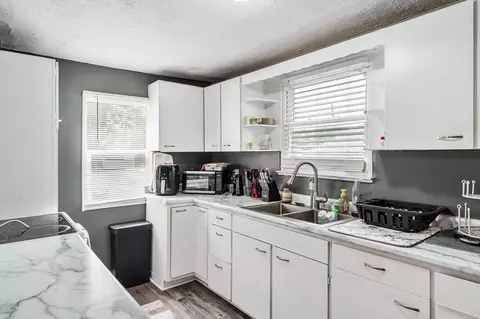 604 E Pleasant St, Belvidere, IL 61008 photo 9