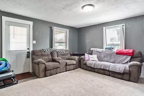 604 E Pleasant St, Belvidere, IL 61008 photo 4