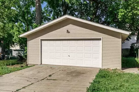 604 E Pleasant St, Belvidere, IL 61008 photo 2
