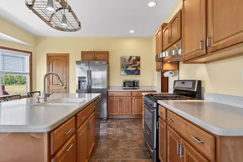 Kitchen - 6880 E Cherry Hill Rd, Ridott, IL 61067 photo 3 of 5