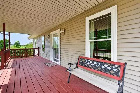 Exterior - 6880 E Cherry Hill Rd, Ridott, IL 61067 photo 4 of 12