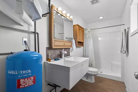 Bath - 6880 E Cherry Hill Rd, Ridott, IL 61067 photo 6 of 6