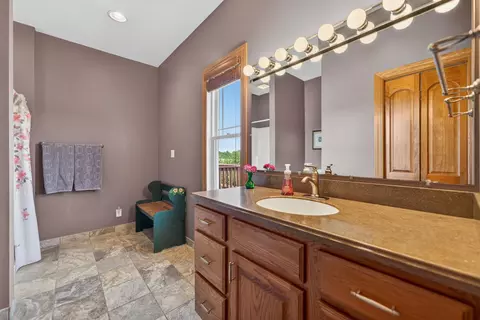 Bath - 6880 E Cherry Hill Rd, Ridott, IL 61067 photo 1 of 6