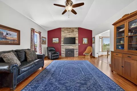 Living - 6880 E Cherry Hill Rd, Ridott, IL 61067 photo 2 of 3
