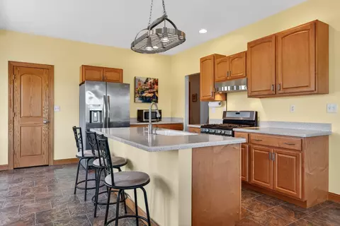 Kitchen - 6880 E Cherry Hill Rd, Ridott, IL 61067 photo 4 of 5