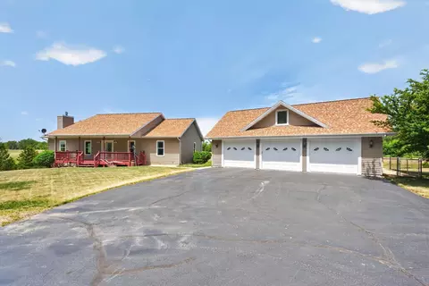 Exterior - 6880 E Cherry Hill Rd, Ridott, IL 61067 photo 1 of 12