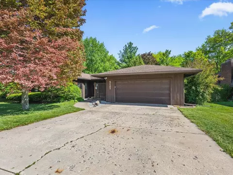 5121 Brookview Rd, Rockford, IL 61107