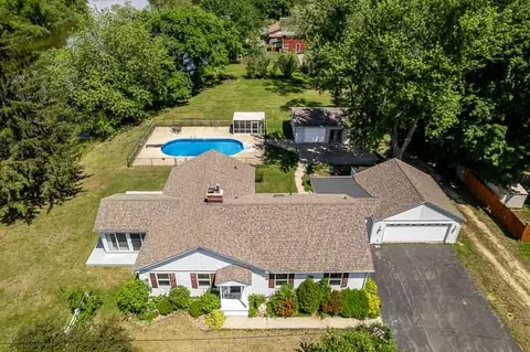 215 Shore Ln, Rockton, IL 61072