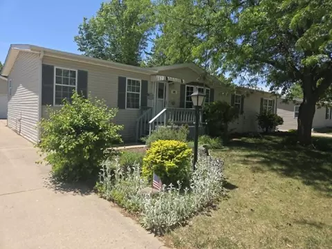5383 Heartwood Ln, Roscoe, IL 61073