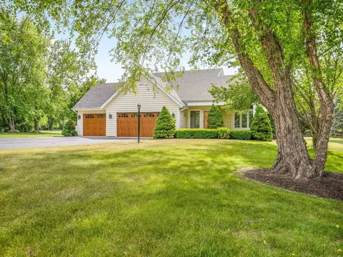 1 Glen Abbey Dr, Rockford, IL 61107