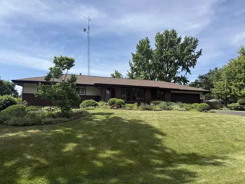 6161 Cathedral Ct, Rockford, IL 61109