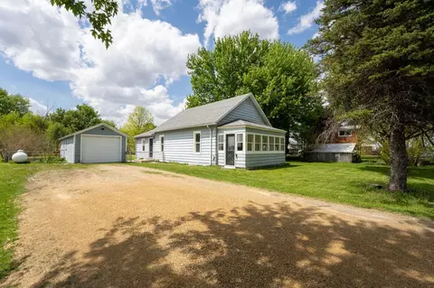 106 N School St, Chana, IL 61015