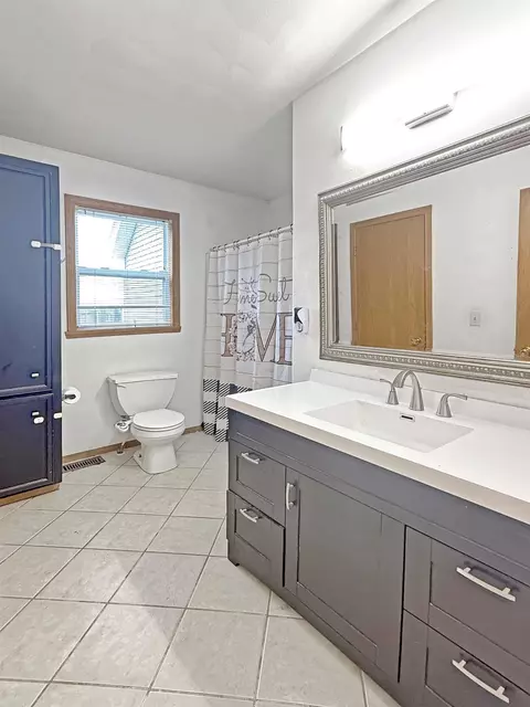 Bath - 750 N Brookview Dr, Byron, IL 61010 photo 1 of 3