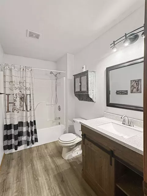 Bath - 750 N Brookview Dr, Byron, IL 61010 photo 3 of 3