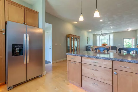1021 Bertram Dr, Freeport, IL 61032 photo 9