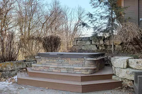 Exterior - 1 E Hoffman Rd, Elizabeth, IL 61028 photo 5 of 9