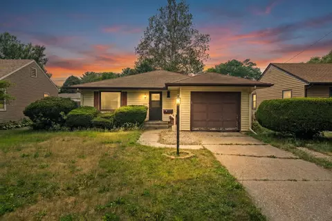 3226 Latham St, Rockford, IL 61103