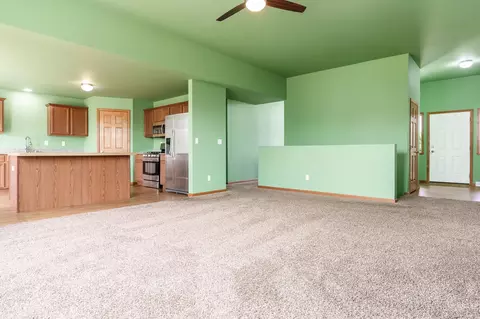 Living - 622 Ashleigh Ln, Roscoe, IL 61073 photo 4 of 7